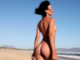 Hot MILF Sofi Ka exposed beautiful booty